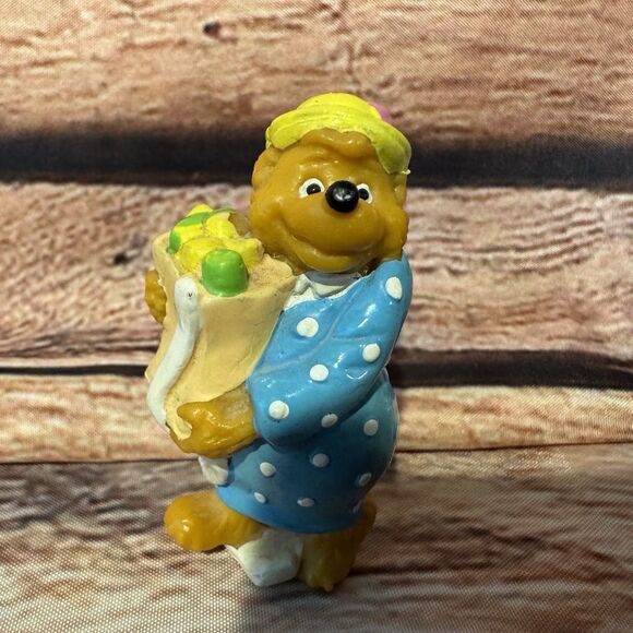 Berenstain Bears Mama Bear With Groceries PVC Figure Toy Blue Dress Applause - Picture 1 of 7